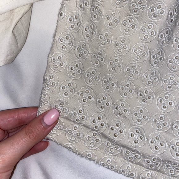 🦢 Express Eyelet Puff Sleeve Top 🦢 - Picture 8 of 10